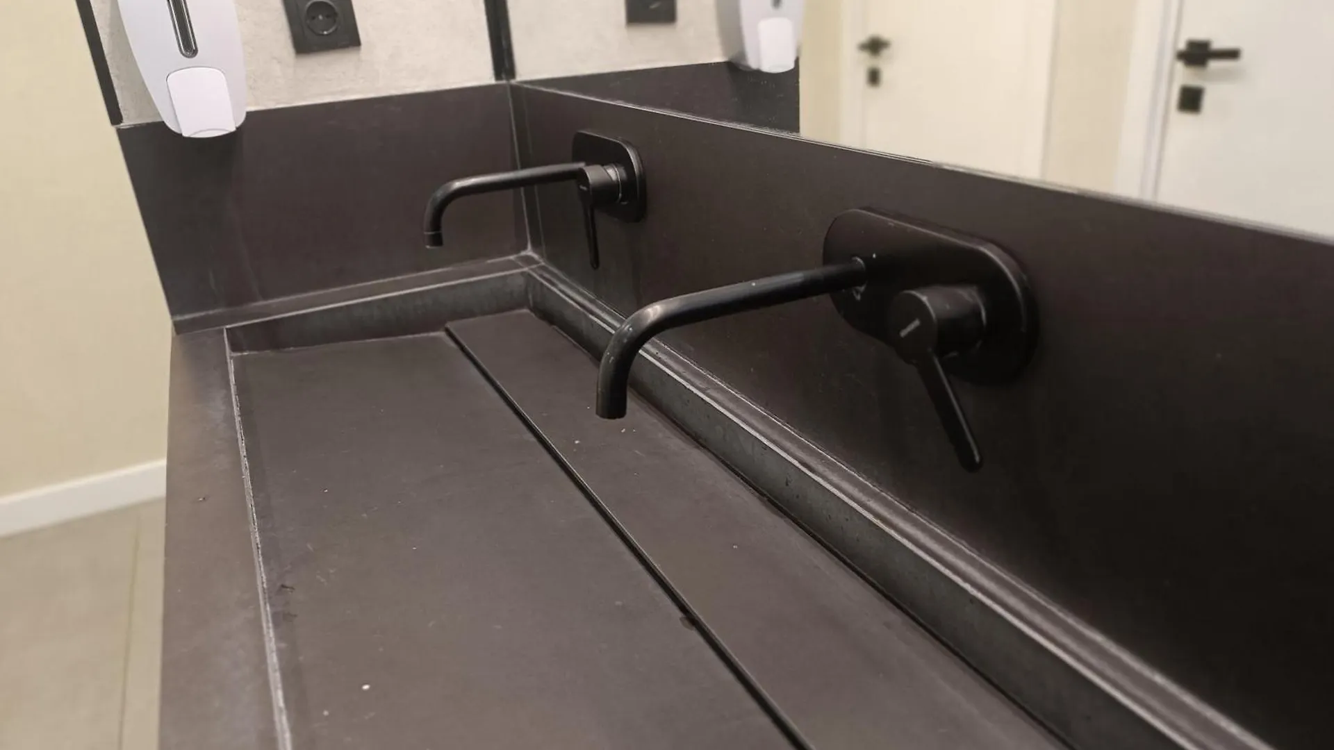 Aq Minisuites Almaty Capsule hotel